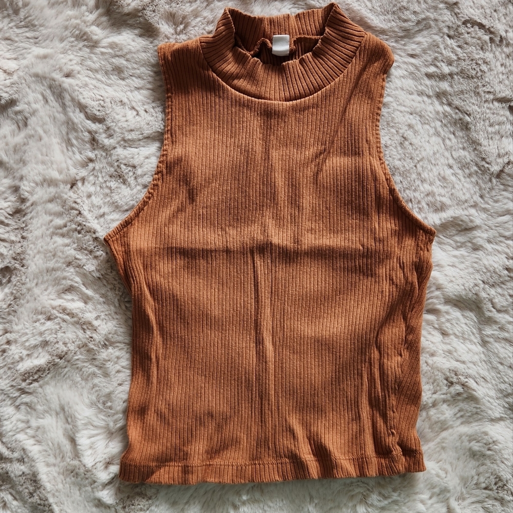 Uniqlo crop top
